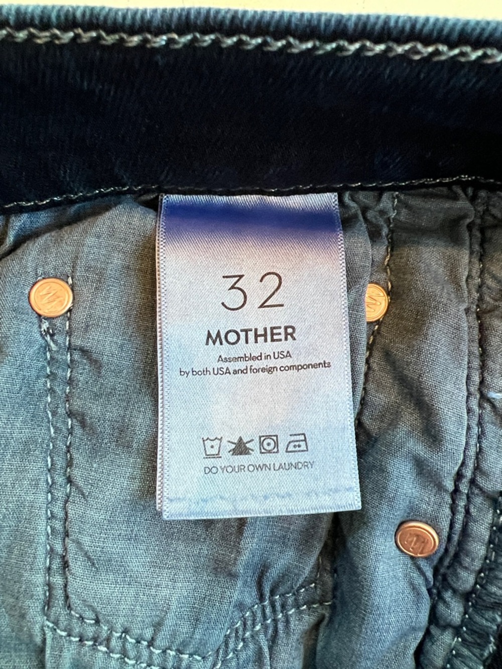 MOTHER The Weekender Fray Mid Rise Flare Size 32 - Picture 13 of 15